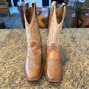 Like New, Mens Saddle Tan Square Toe Calf Skin by Justin.  Size 13 D.